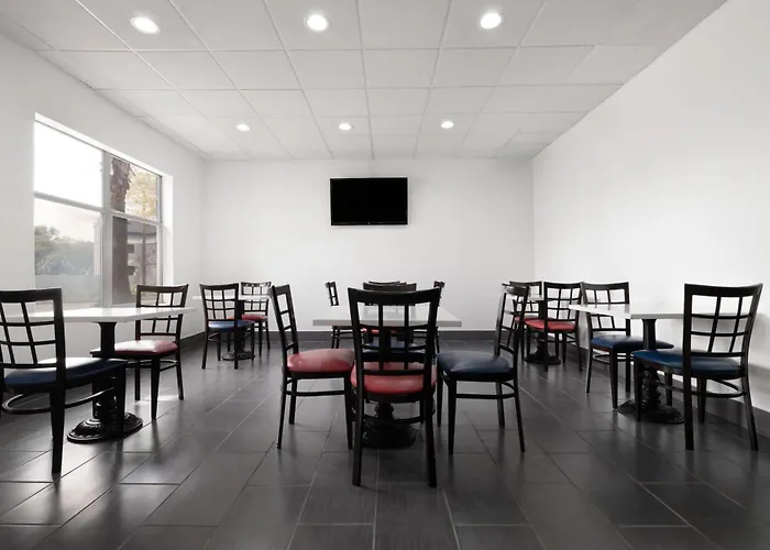 Wingate By Wyndham Savannah Gateway