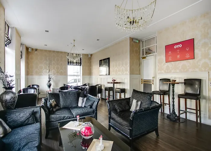 Oyo Gin House Hotel