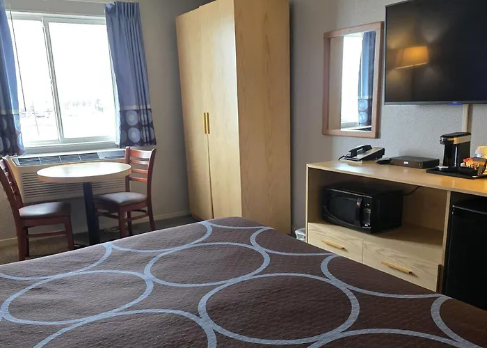 Super 8 By Wyndham Swift Current