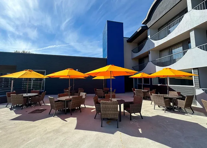 Comfort Suites Kingston Central