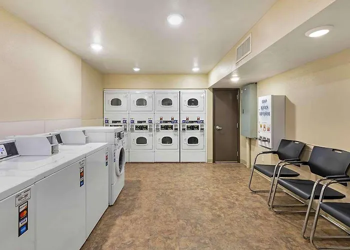 Extended Stay America Select Suites - Cleveland - Airport