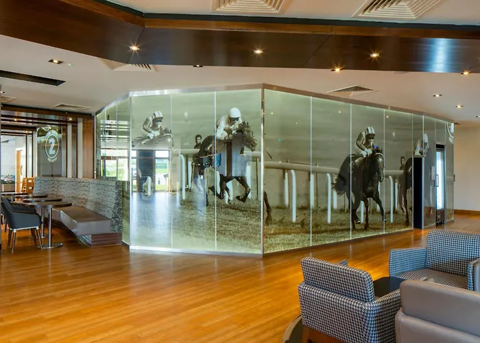 Holiday Inn Express London - Epsom Downs By Ihg