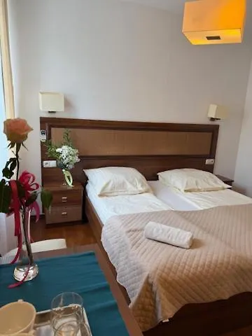 Restauracja Kawiarnia Pokoje Do Wynajecia