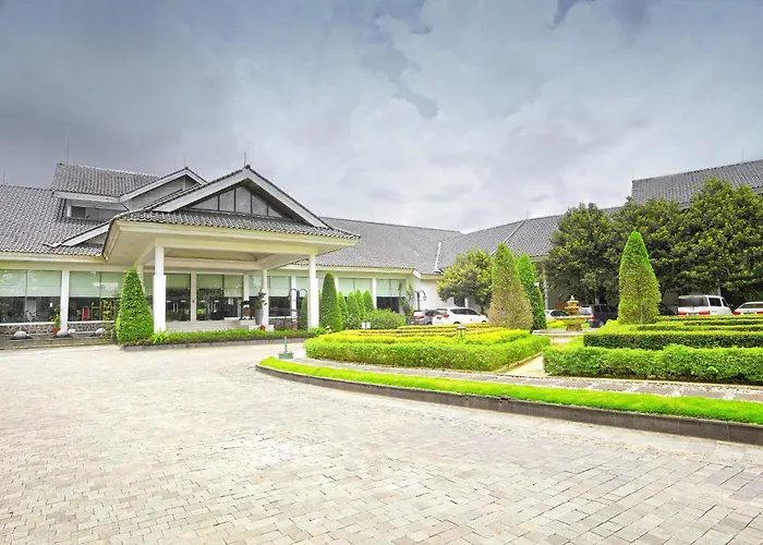 Lido Lake Resort By Mnc Hotel