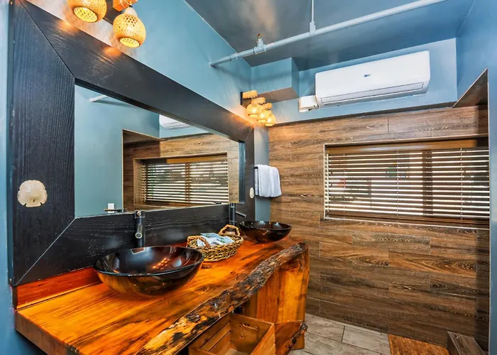 Nomads Hotel