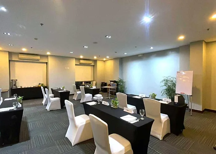 Microtel By Wyndham Acropolis
