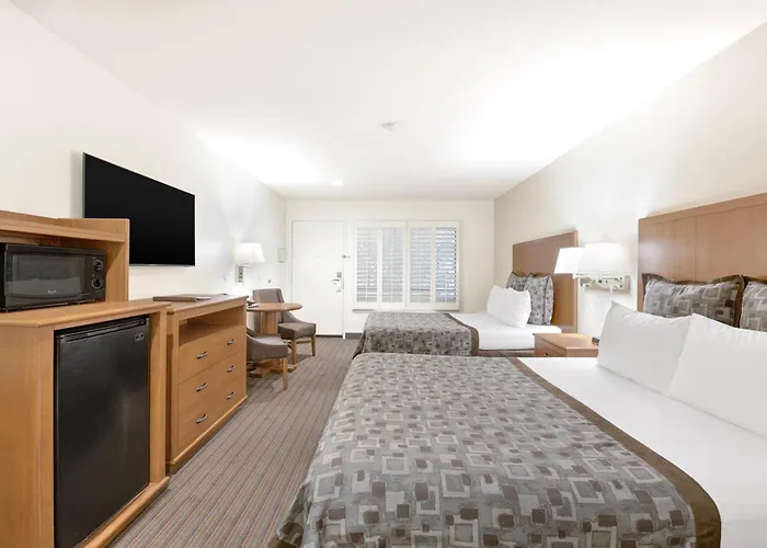 Anaheim Desert Inn & Suites