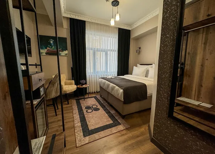Grand Clover Hotel