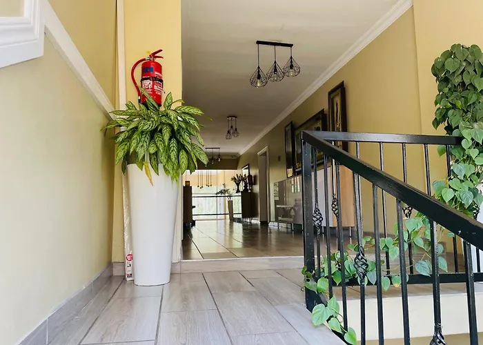 Henry George Hotel