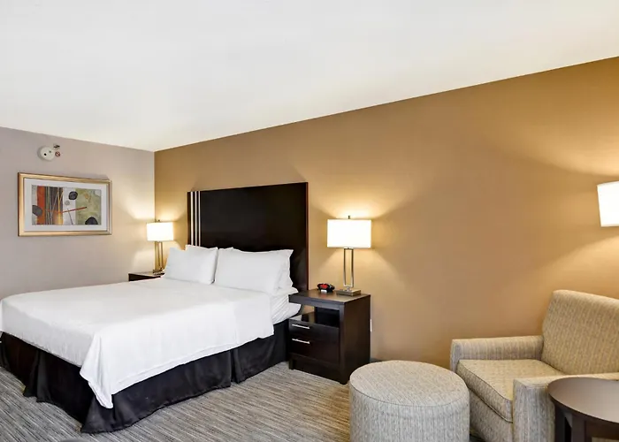 Holiday Inn Express Hotel & Suites Milwaukee-New Berlin By Ihg