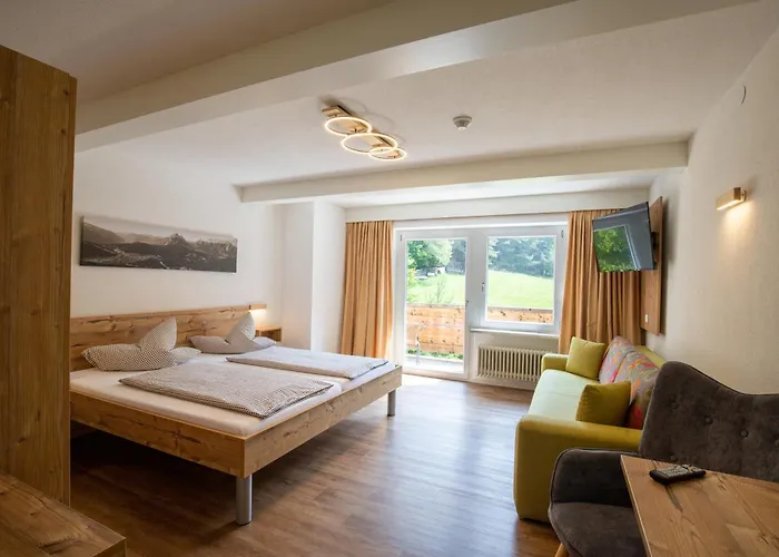 Hotel Pension Tyrol