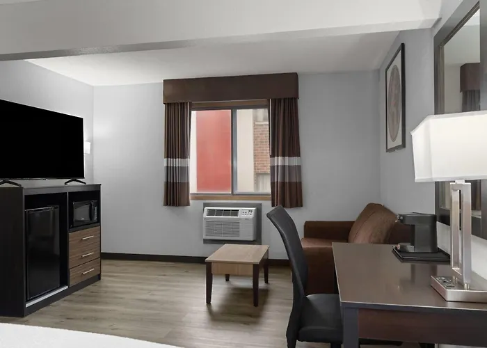 Ramada By Wyndham Cedar Rapids South