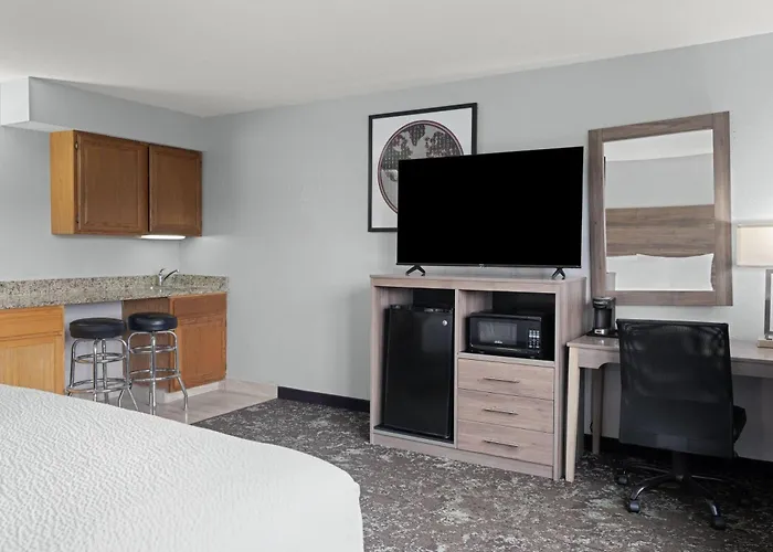 Ramada By Wyndham Cedar Rapids South