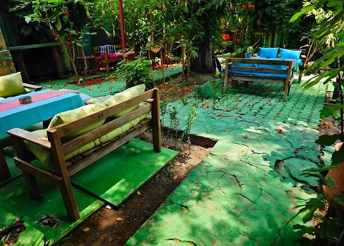 Side Tuana Garden Home