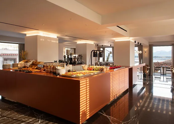 Naus Hotel