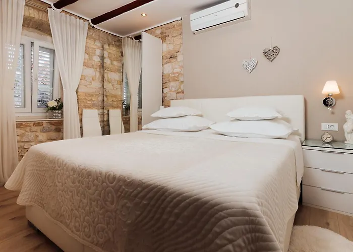 Old Town Villa Trogir Stars With Free Parking