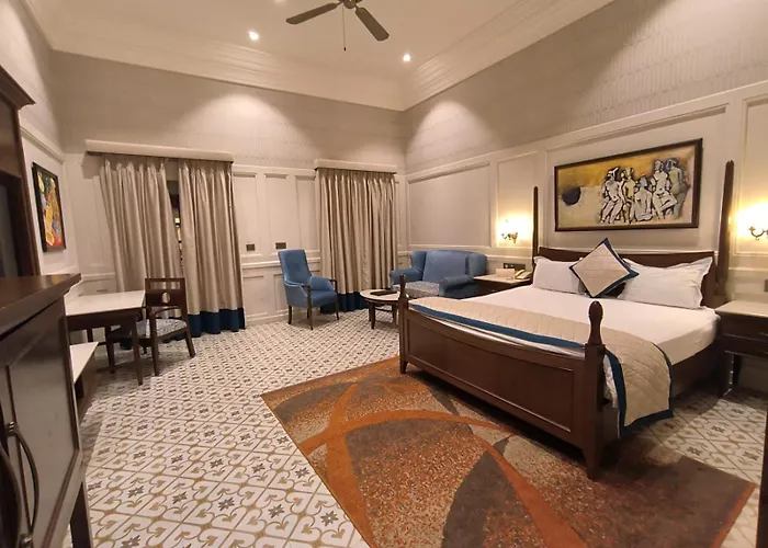 Chanakya Bnr Hotel