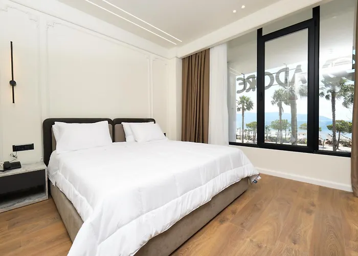 Hotel Adore