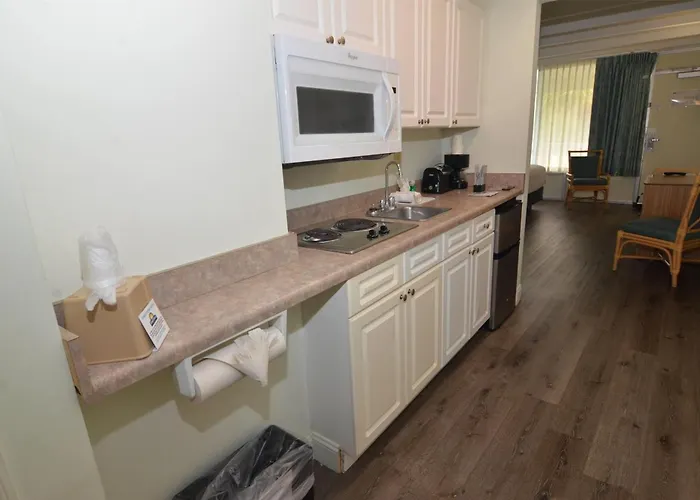 Days Inn & Suites By Wyndham Jekyll Island