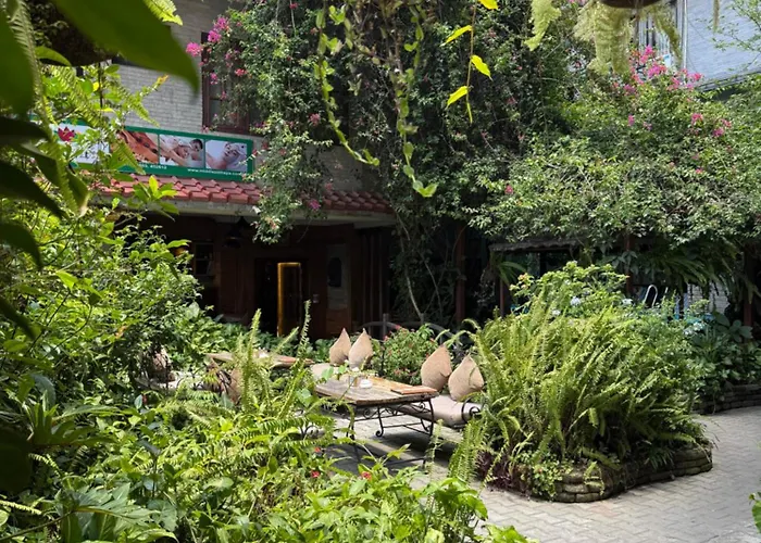Hotel Middle Path & Spa