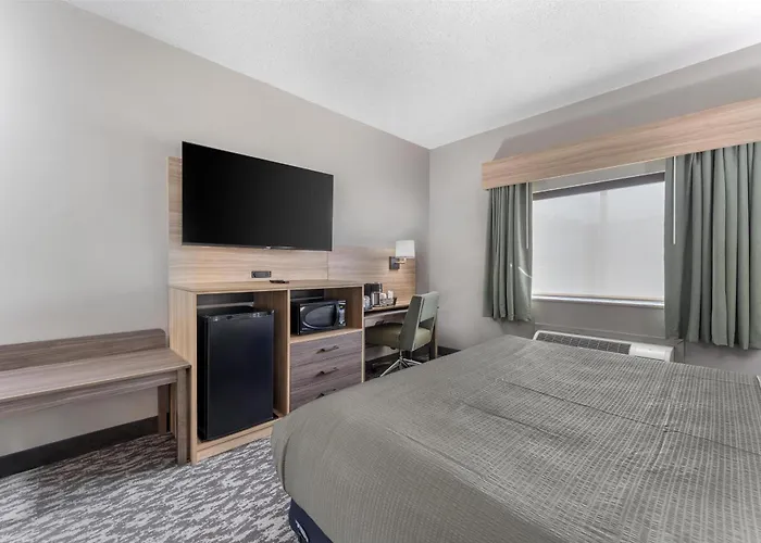 Best Western Plus Executive Inn