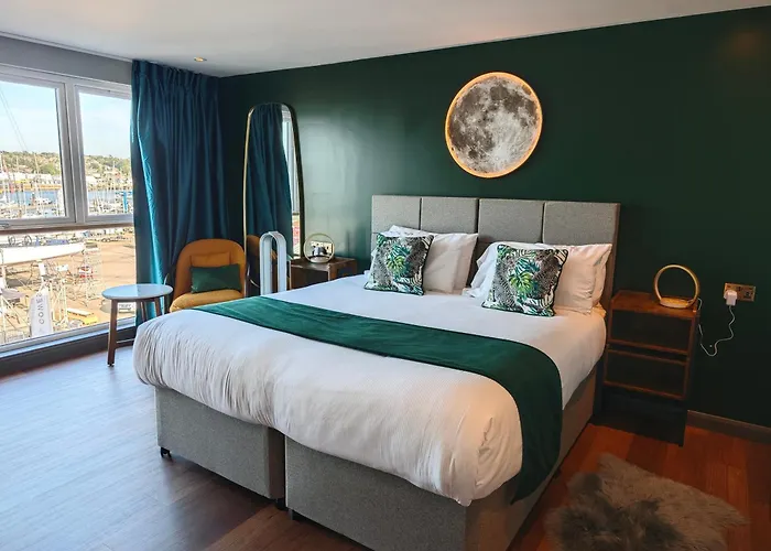 Pinnacle Suites Hotel