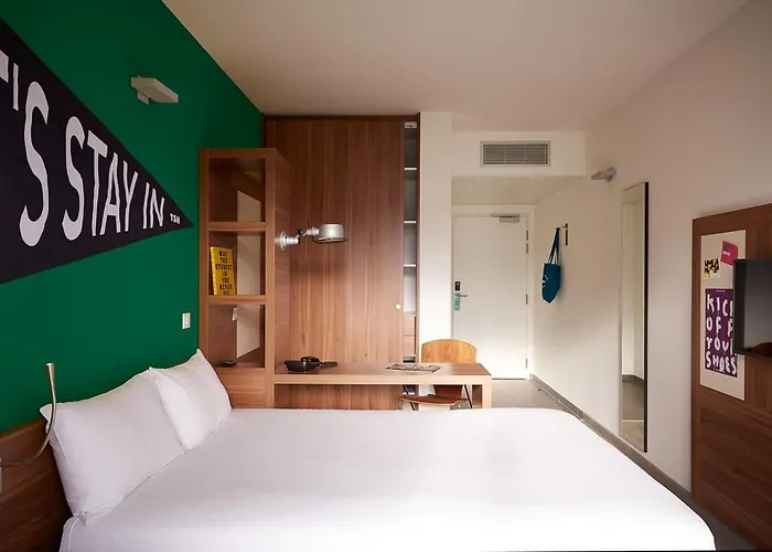 The Social Hub Paris La Défense Extended Stay