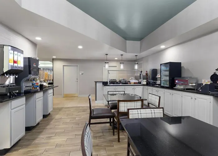 Wingate By Wyndham Greensboro-Coliseum
