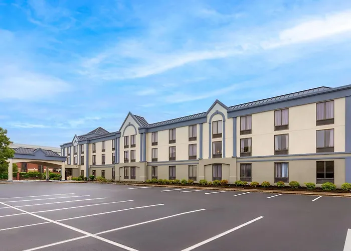 Wingate By Wyndham Greensboro-Coliseum