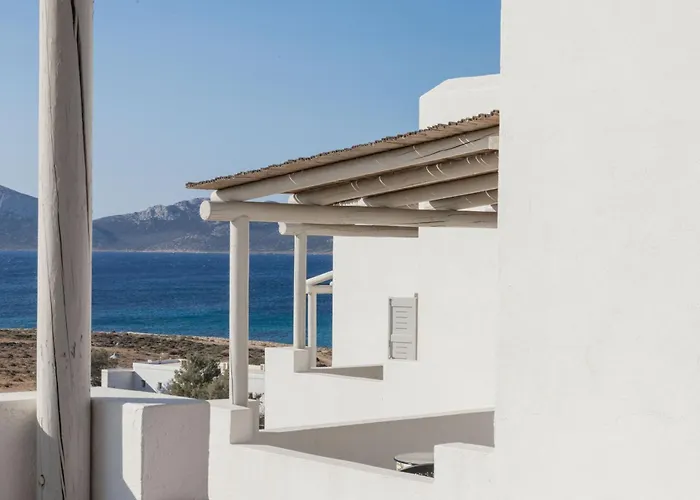 Paradise Hotel (Adults Only)