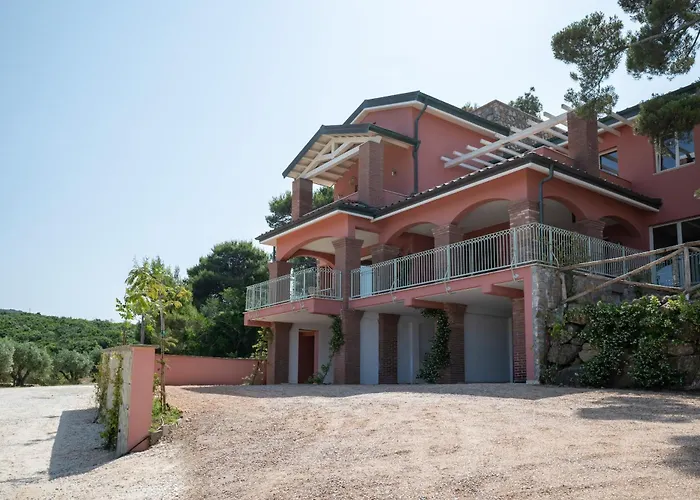 Castel del Mare Suites&Apartments