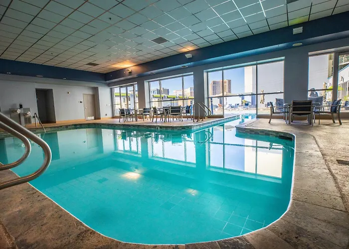 2100 Sqft Penthouse Suite W/ Strip Views! Pool Gym
