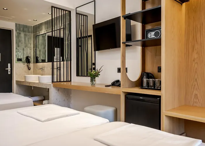 Canadian Hotel