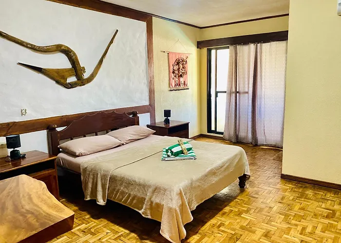Tiptop Hotel, Resto And Delishop