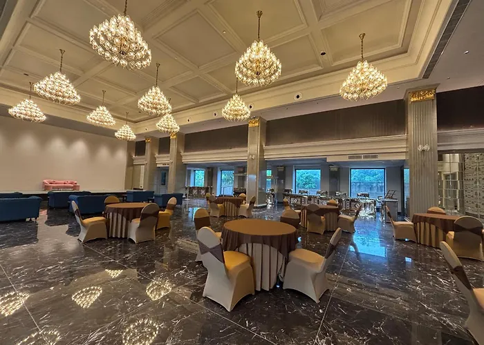 The Supreme Hotel And Banquet