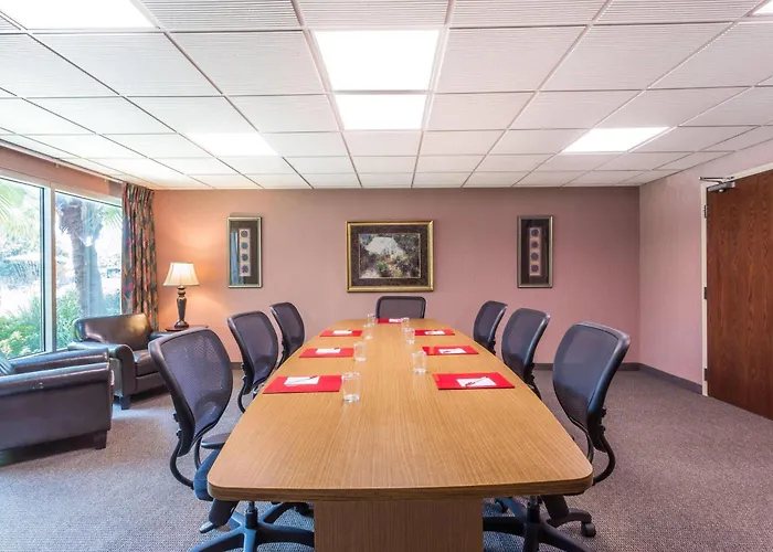 Ramada By Wyndham Luling Kenner South