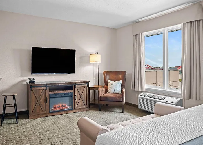 Days Inn & Suites By Wyndham Winkler