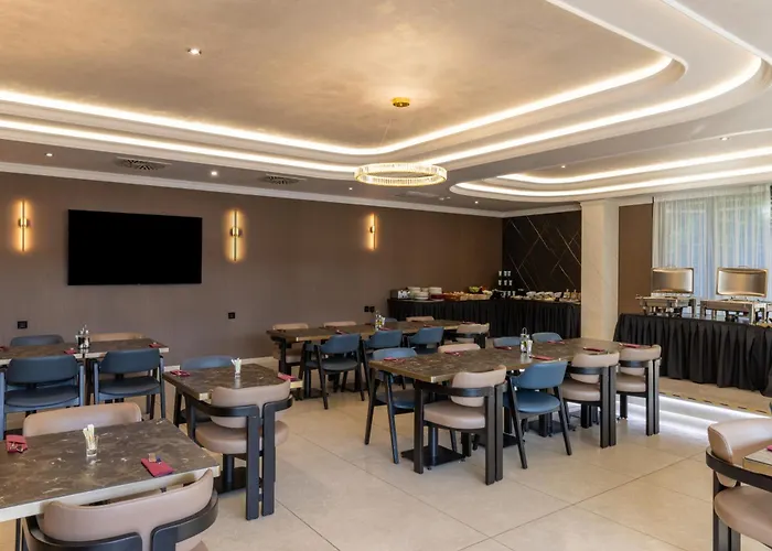 Nobel West Hotel