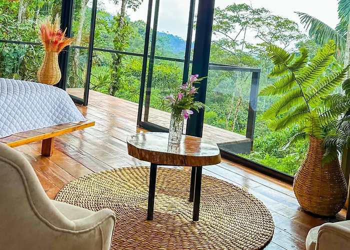 Suite Alpayaku, Suite Boutique Privada con Desayuno Incluido, Cedro Amazon Lodge