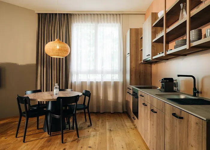 Kurve Apartments & Lounge