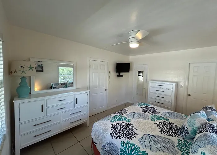 Bahama Beach Club Pompano - Cozy & Charming Apartments And Studios Near Beach With Heated Pool