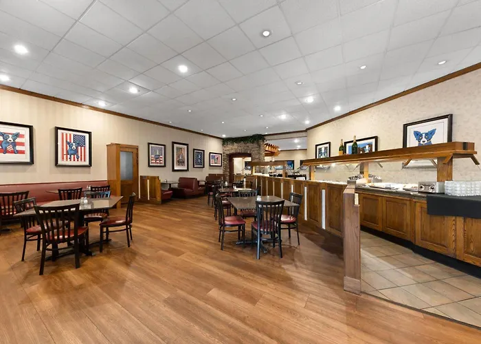Wyndham Riverfront Hotel