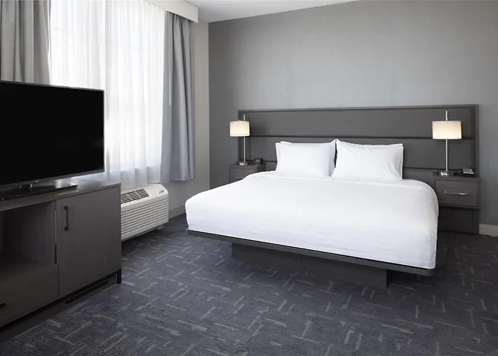 Hampton Inn & Suites Portsmouth Downtown