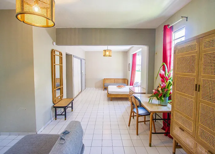 Résidence Le Vallon Guadeloupe Parc Piscine Appartements&Studios&Services hôteliers à la carte
