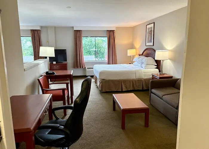 Days Inn & Suites By Wyndham Laurel Near Fort Meade