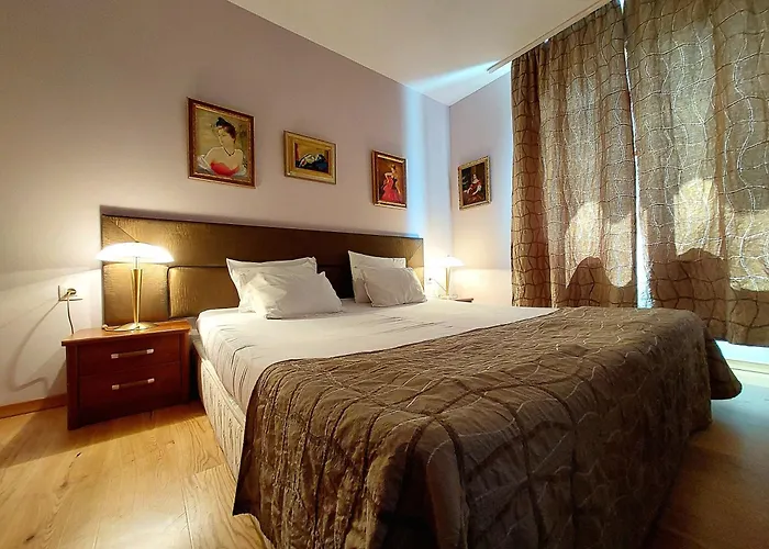 Family Art Hotel Gallery