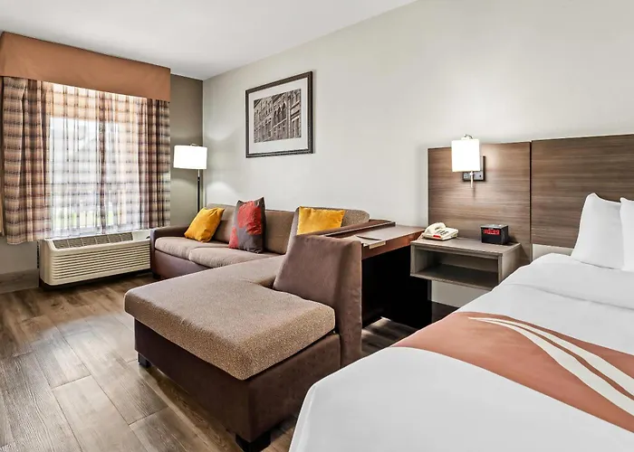 Quality Inn & Suites Near Robins Air Force Base