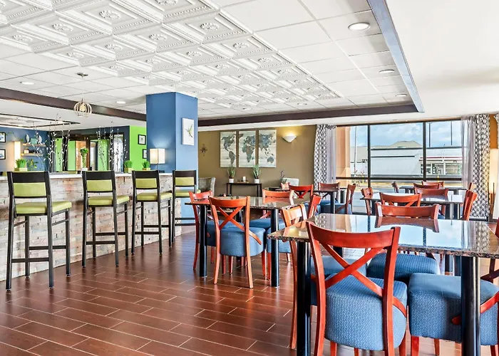 Quality Inn & Suites Near Robins Air Force Base