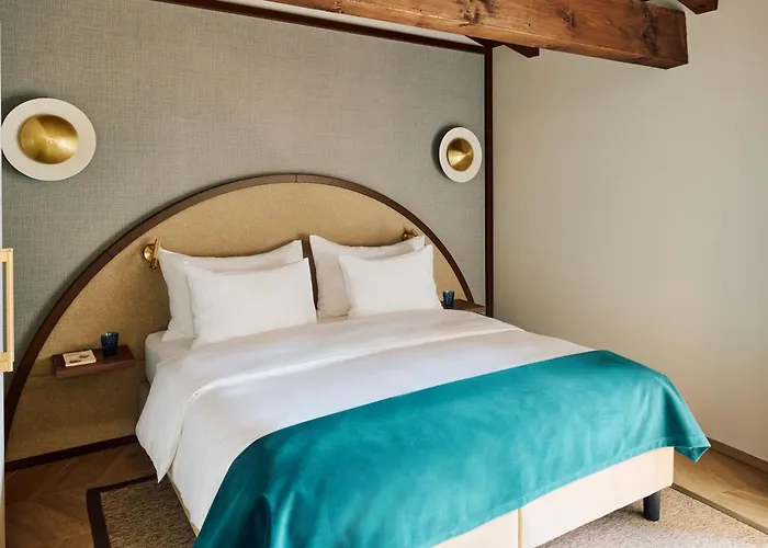 Vista Lakefront Boutique Hotel