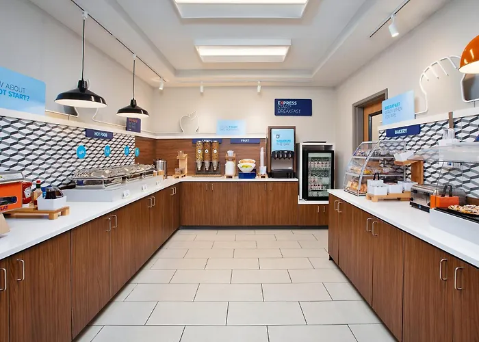 Holiday Inn Express Hotel & Suites Defiance By Ihg